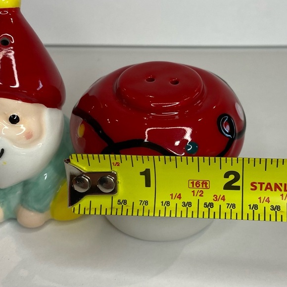 St Nicholas Square Gnome And Mushroom Salt And Pepper Shakers.  Nib - Picture 6 of 10
